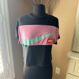 Cropped Nike shirt